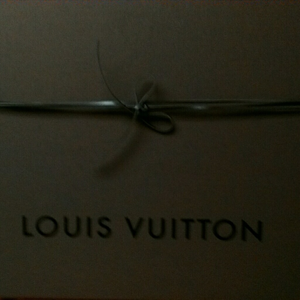 💯 Authentic Louis Vuitton Box (Med./Large)-Empty
